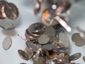 Falling coins. Source: http://www.flickr.com/photos/85169118@N00/3183438063/